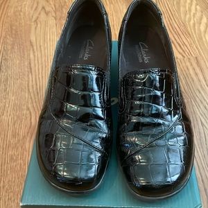 Clarks women’s black patent shoes size 6